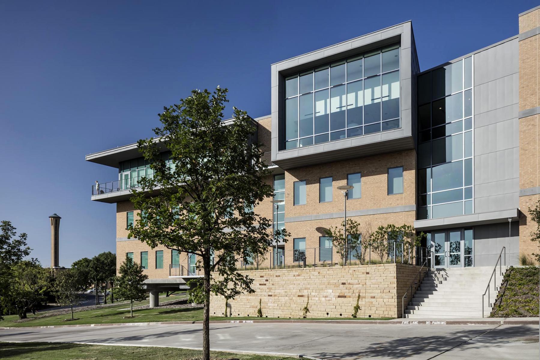 University of Dallas - College of Business - 2016| Perkins+Will