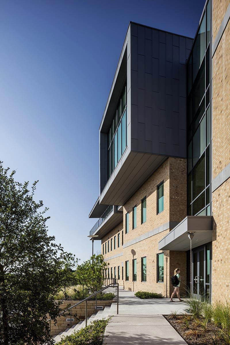 University of Dallas - College of Business - 2016| Perkins+Will