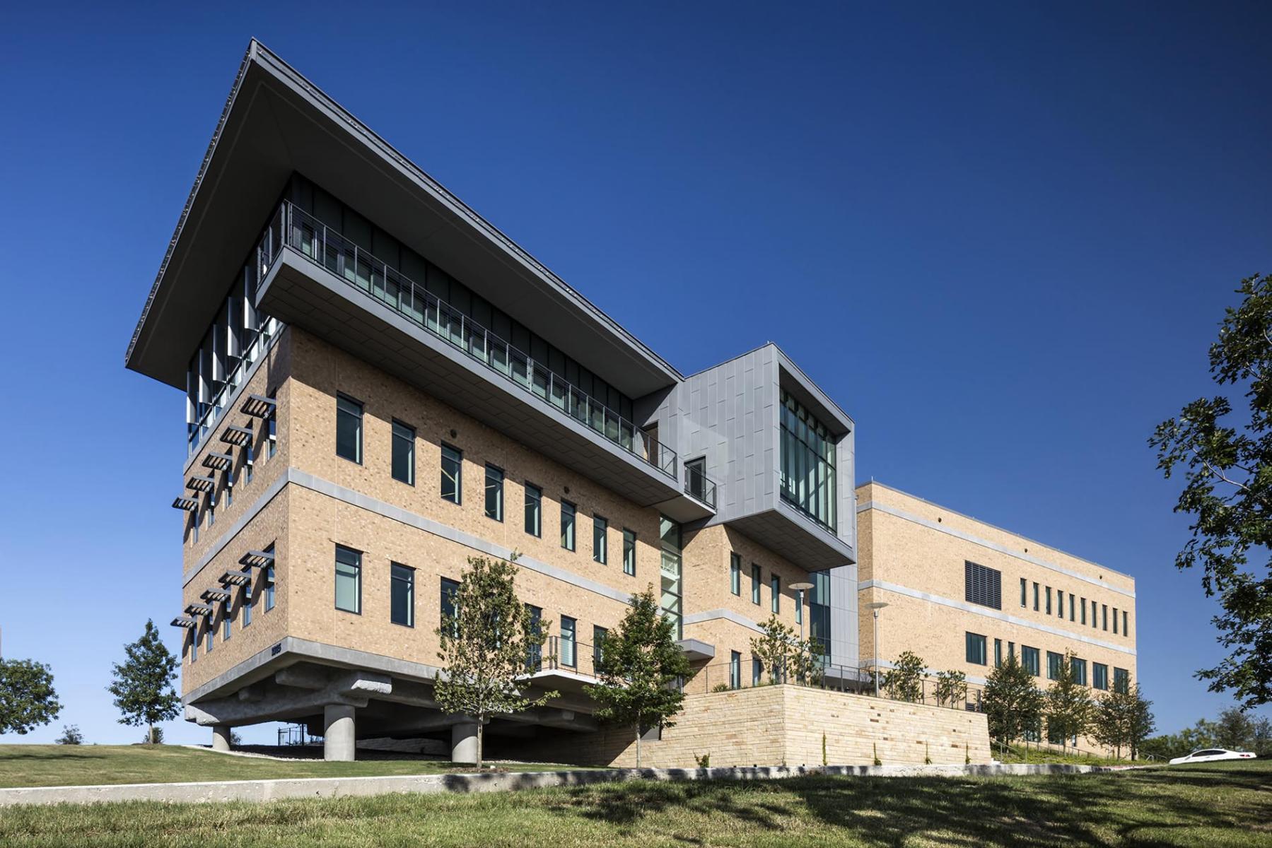 University of Dallas - College of Business - 2016| Perkins+Will