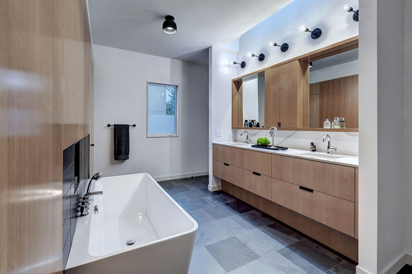 17 Vanguard Way - 2018 |Architect: AGruppo | Interior Design: Linda Fritschy Interiors