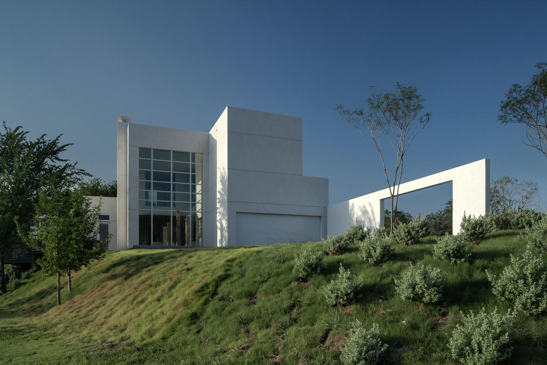 51 Vanguard Way | Morrison Seifert Murphy - 2007